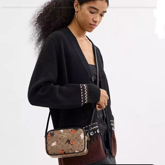 Corner Zip Wristlet In Signature Canvas With Halloween Black Cat Graphic Wallet - Picture 13 of 13